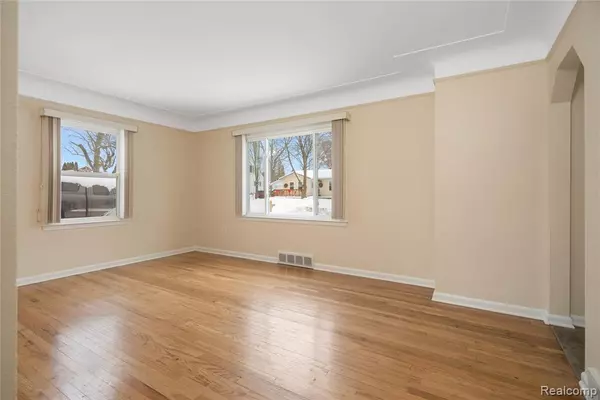 Waterford, MI 48328,242 Preston Avenue