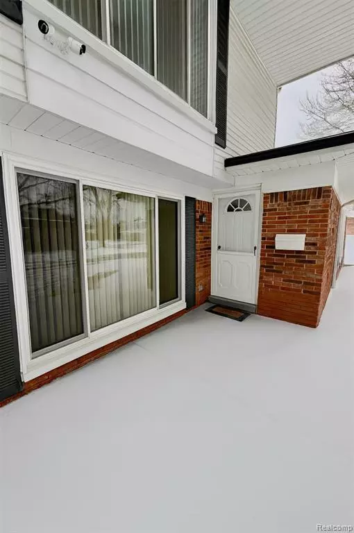 Warren, MI 48093,32756 Barclay Square