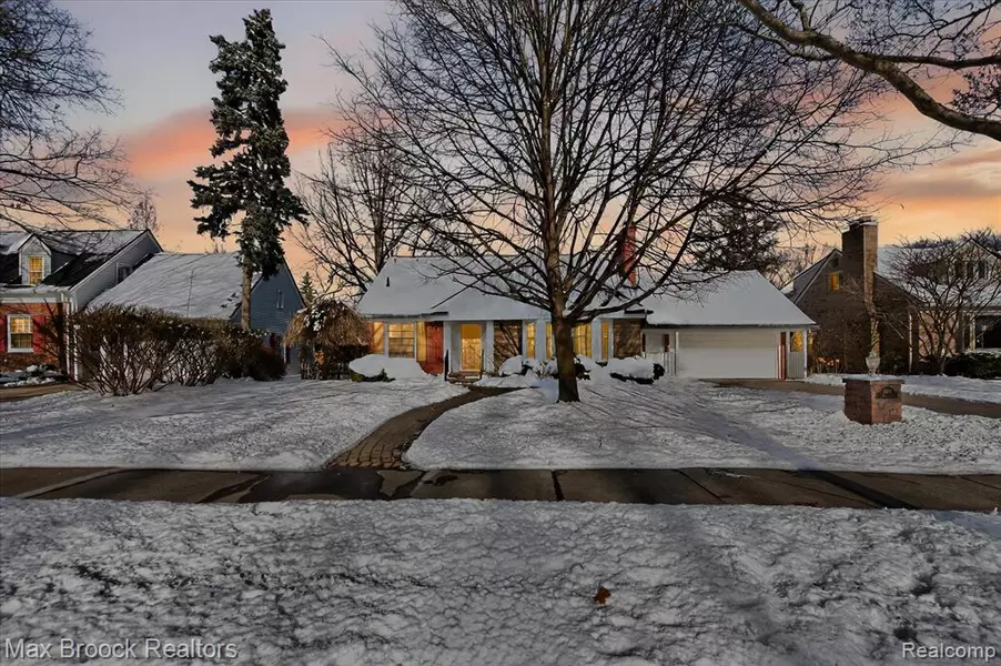 1509 Yorkshire Road, Birmingham, MI 48009