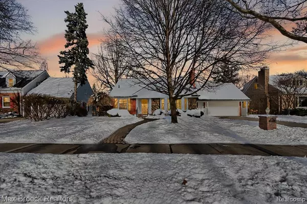 1509 Yorkshire Road, Birmingham, MI 48009