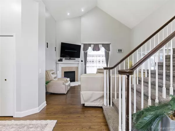 Macomb, MI 48044,48194 Lamplighter Trail