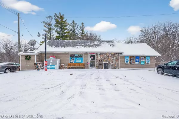 5009 Lapeer Road, Columbiaville, MI 48421