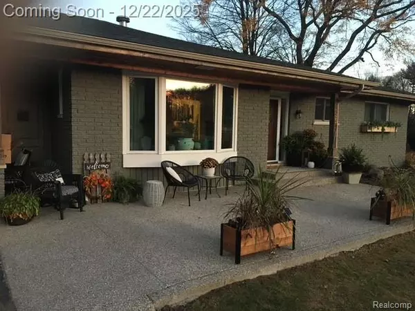 6622 Houghten Drive, Troy, MI 48098