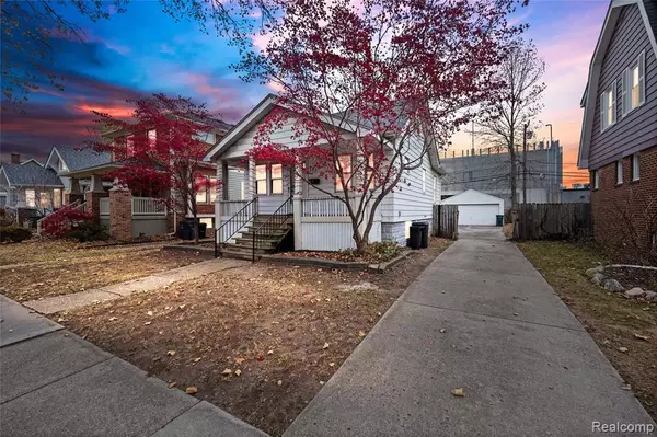 332 W Saratoga Street, Ferndale, MI 48220