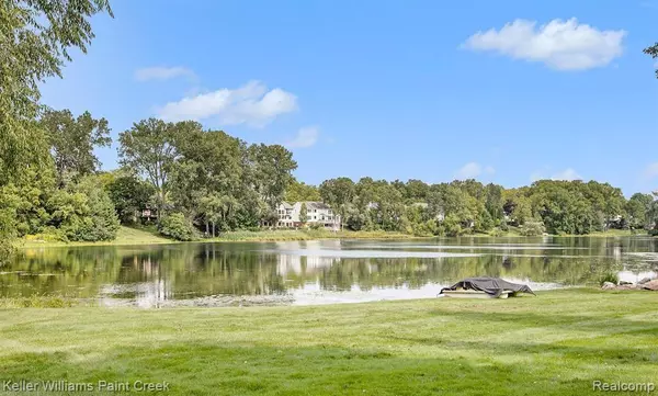 West Bloomfield, MI 48323,3352 Bloomfield Shore Drive