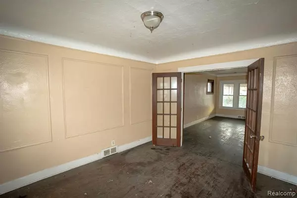 Detroit, MI 48205,14827 Fairmount Drive