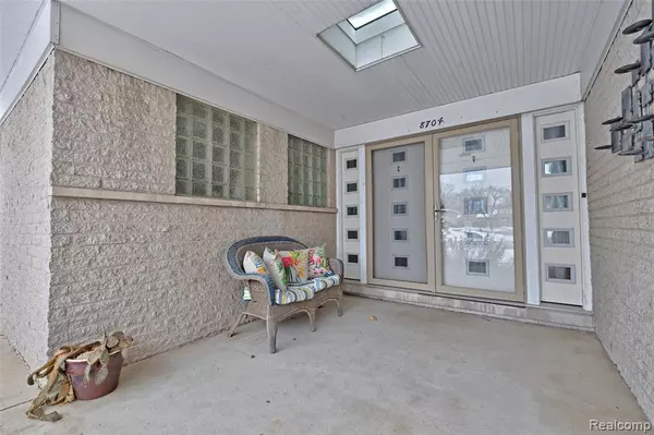 Warren, MI 48093,8704 Edna Drive