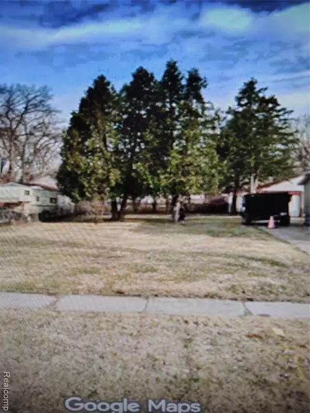 76 W. Bernhard Avenue, Hazel Park, MI 48030