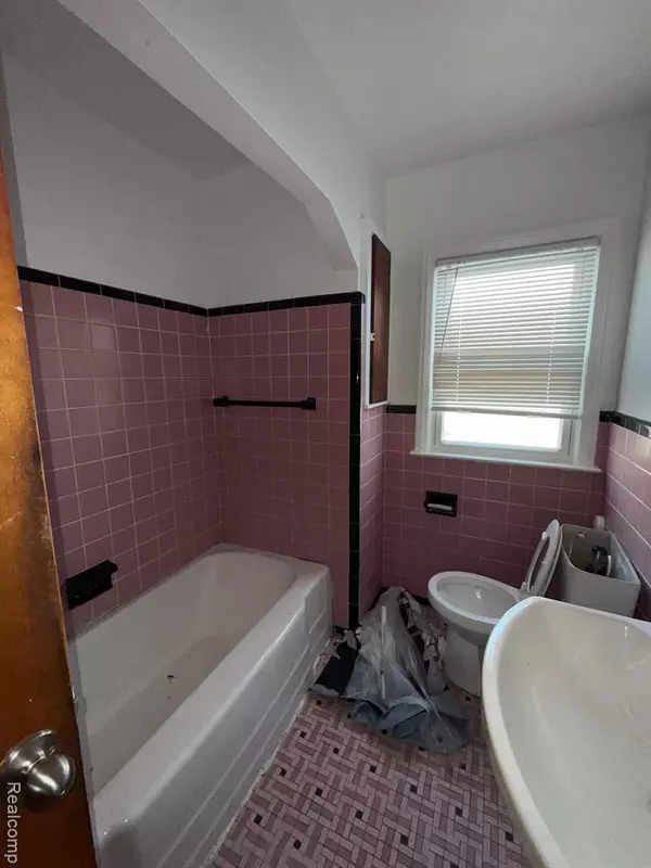 Detroit, MI 48228,7682 Piedmont Street