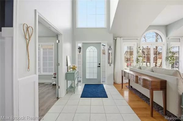 Macomb, MI 48044,21478 Sabrina Drive