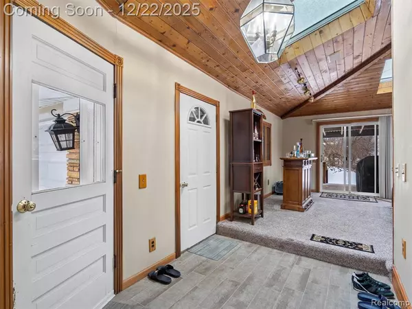 Clinton Twp, MI 48036,44833 MADDELEIN Street