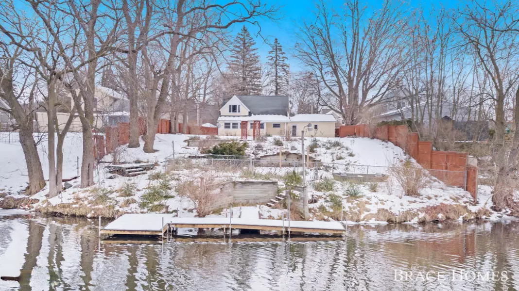 520 Lafayette SE Street, Lowell, MI 49331