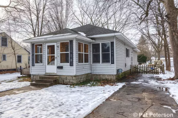 932 Lincoln Lake Avenue, Lowell, MI 49331