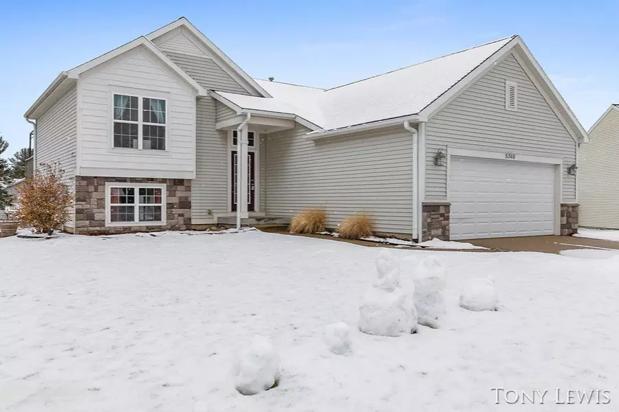 5749 Beyhill NE Drive, Belmont, MI 49306
