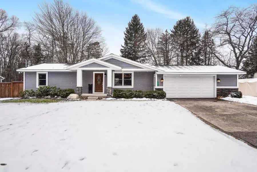 5911 Verta NE Drive, Belmont, MI 49306
