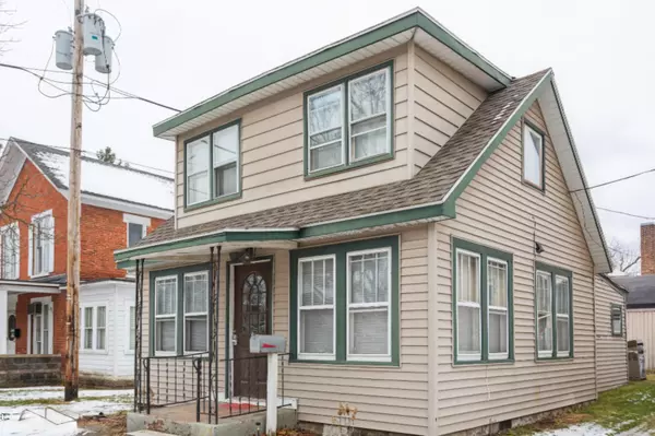 Three Oaks, MI 49128,206 S Elm Street