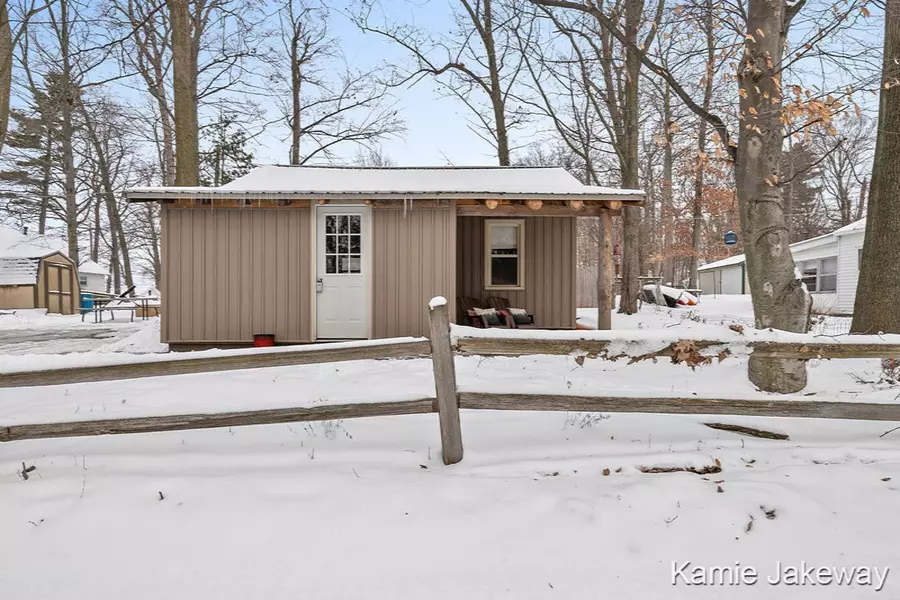 15180 Silver Beach Drive, Gowen, MI 49326
