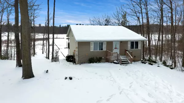 4641 S Hunters Trail, Six Lakes, MI 48886