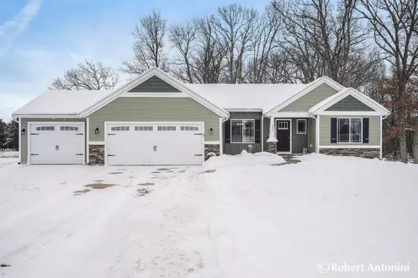 2425 Algen Drive, Middleville, MI 49333