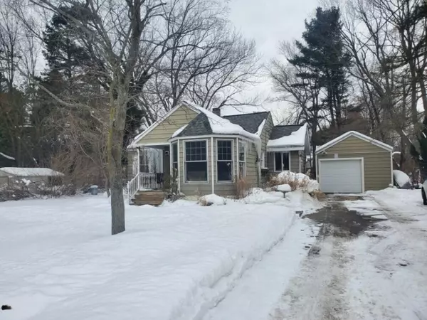 1883 W Lakewood Boulevard, Holland, MI 49424