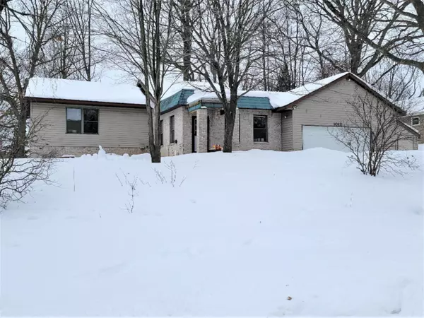 1012 Warbler Lane, Cadillac, MI 49601