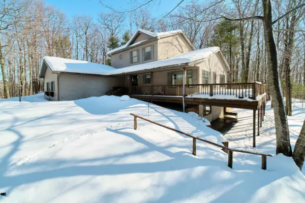 Onekama, MI 49675,9800 Emerald Ridge Trail