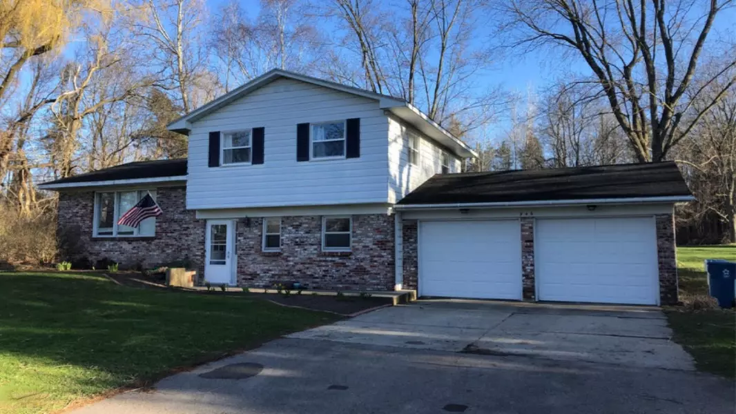 946 10 Mile NW Road, Sparta, MI 49345