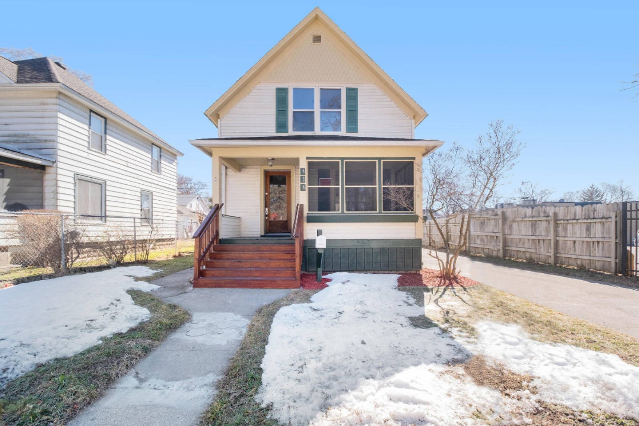 818 Clinton Avenue, Kalamazoo, MI 49001