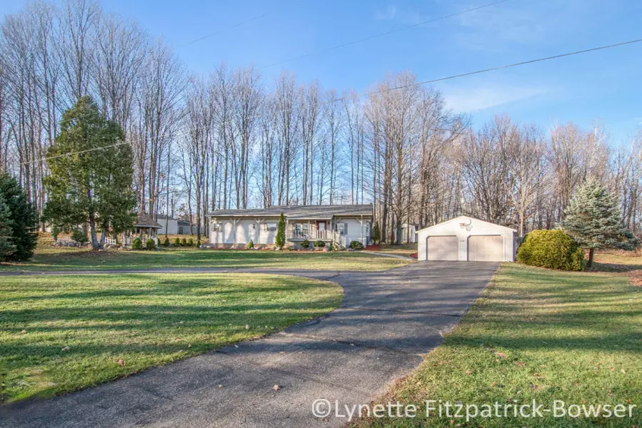 2325 Indian Lakes NE Road, Cedar Springs, MI 49319