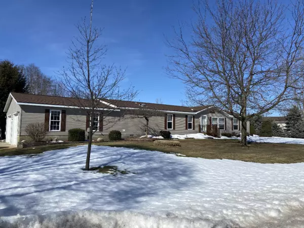 7574 Orchard Circle, Fremont, MI 49412