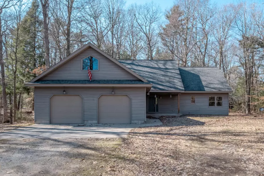 15007 Hickory Street, Spring Lake, MI 49456