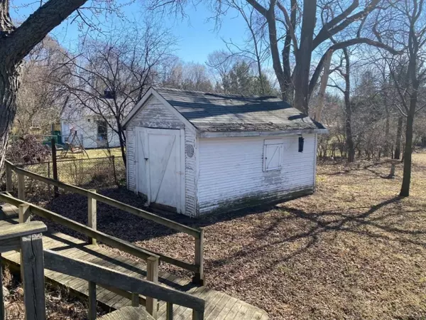 Springfield, MI 49037,975 A Avenue