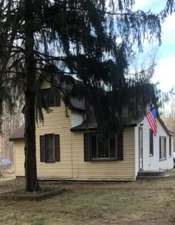 5924 E Sternberg Road, Fruitport, MI 49415