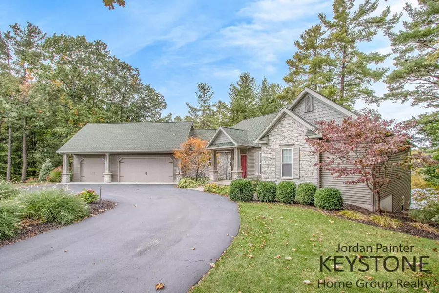 12511 Horseshoe NE Drive, Gowen, MI 49326