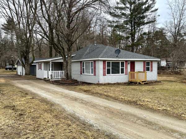 4282 E Pontaluna Road, Fruitport, MI 49415