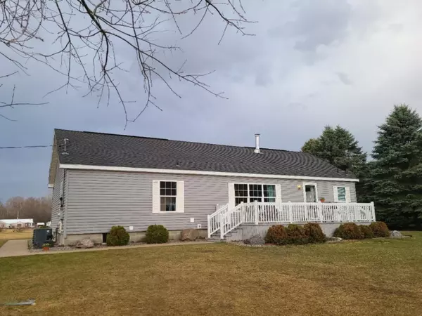 10699 Bluewater Drive, Carson City, MI 48811