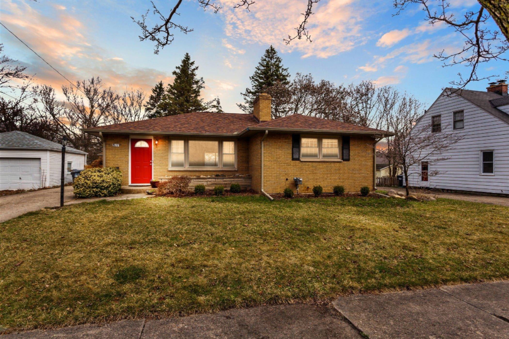 917 Roseland Avenue, Kalamazoo, MI 49001
