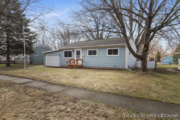 907 E Judd Street, Greenville, MI 48838