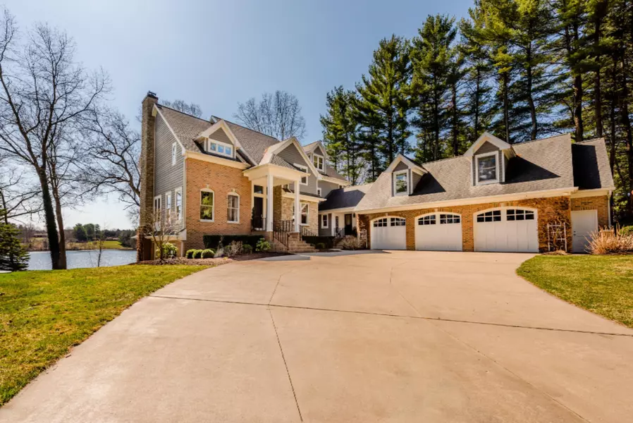 55755 Davis Lane, Dowagiac, MI 49047