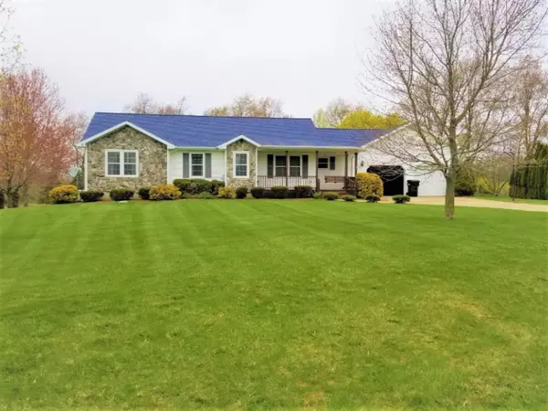 1440 Red Clover Hills Dr Drive, Jonesville, MI 49250