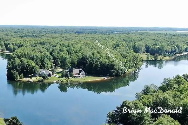 9375 Taylors Turn, Stanwood, MI 49346