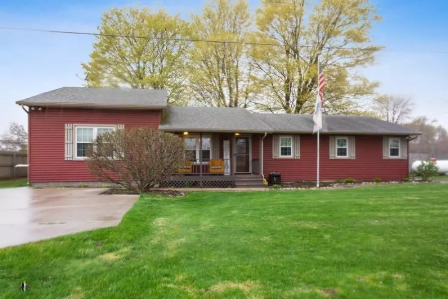 15916 Madron Lake Road, Buchanan, MI 49107