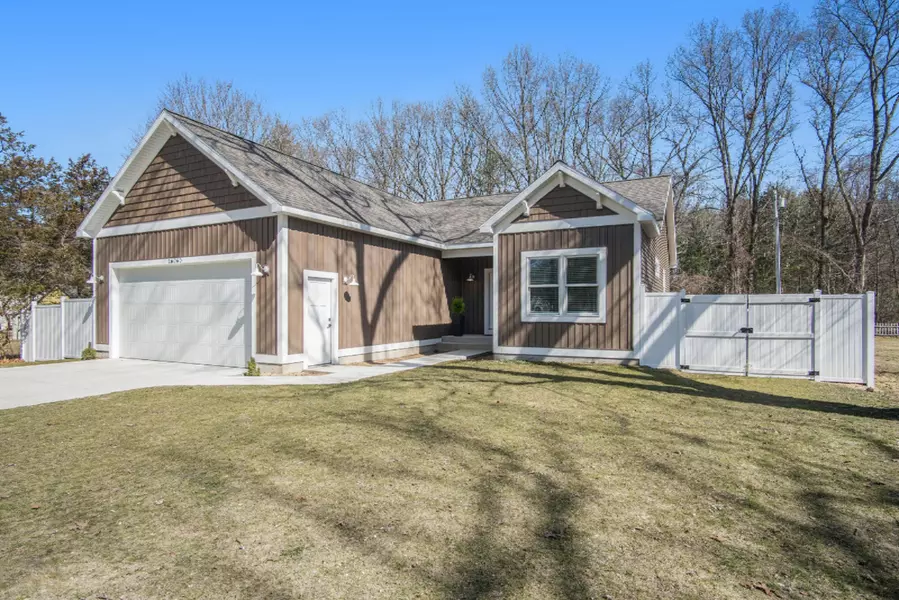 16060 152nd Avenue, Spring Lake, MI 49456