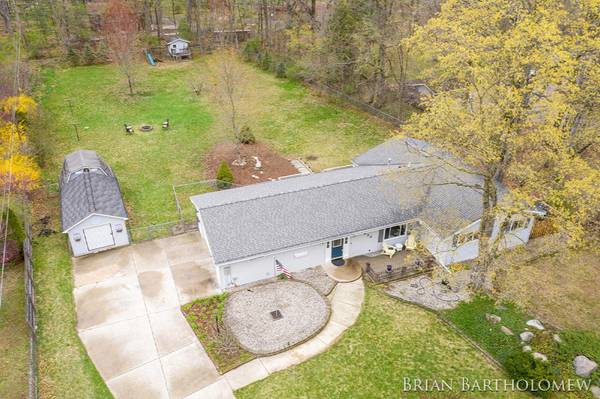 5830 verta NE Drive, Belmont, MI 49306