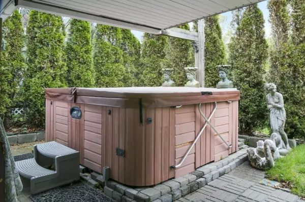 Saugatuck, MI 49453,6473 Blue Star Highway #98