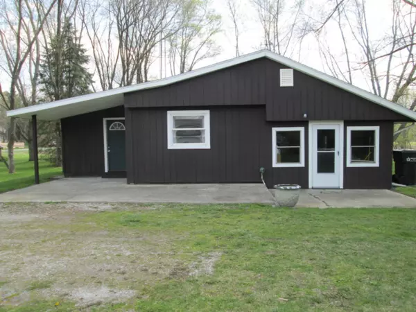 Three Oaks, MI 49128,13984 Log Cabin Road