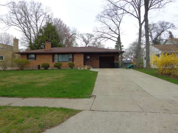 1706 W Norton Avenue, Norton Shores, MI 49441