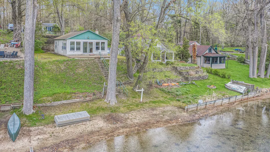 27883 North Drive, Gobles, MI 49055