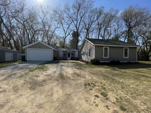 1093 E Giles Road, Muskegon, MI 49445