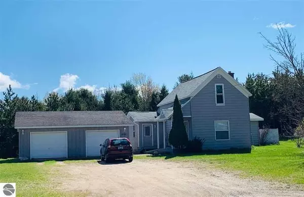 8703 S 45 Road, Cadillac, MI 49601